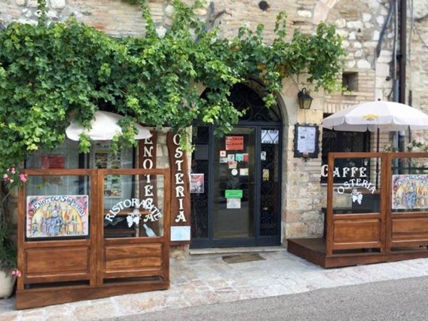 locale commerciale in vendita ad Assisi