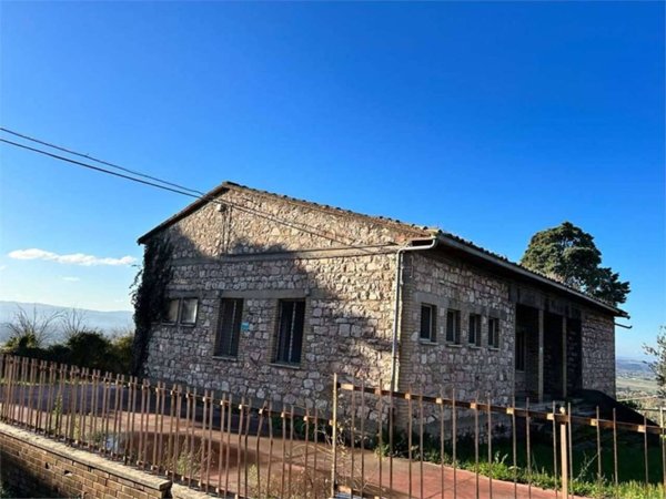 casa indipendente in vendita ad Assisi in zona Sterpeto