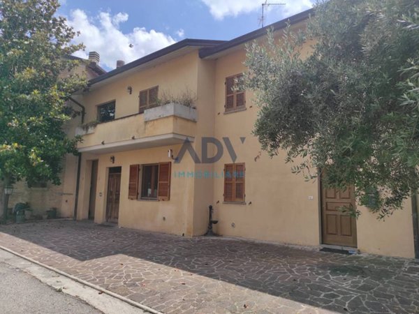 casa indipendente in vendita ad Assisi in zona Rivotorto
