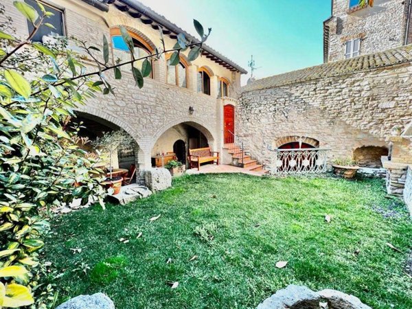 casa semindipendente in vendita ad Assisi