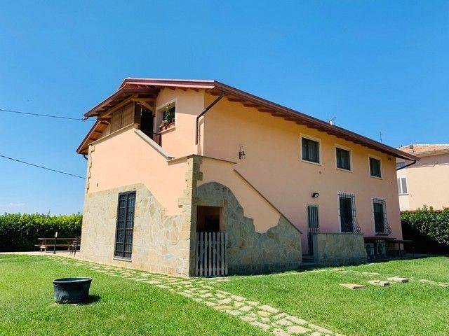 casa indipendente in vendita ad Assisi in zona Santa Maria degli Angeli