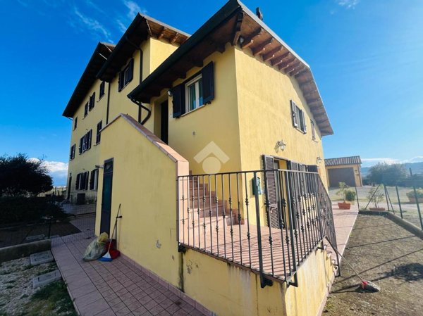casa indipendente in vendita ad Assisi in zona Castelnuovo