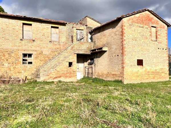 casa indipendente in vendita ad Assisi in zona Palazzo