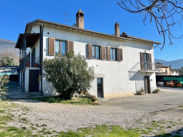 casa indipendente in vendita ad Assisi in zona Capodacqua