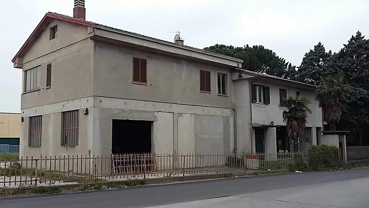 casa indipendente in vendita ad Assisi in zona Santa Maria degli Angeli