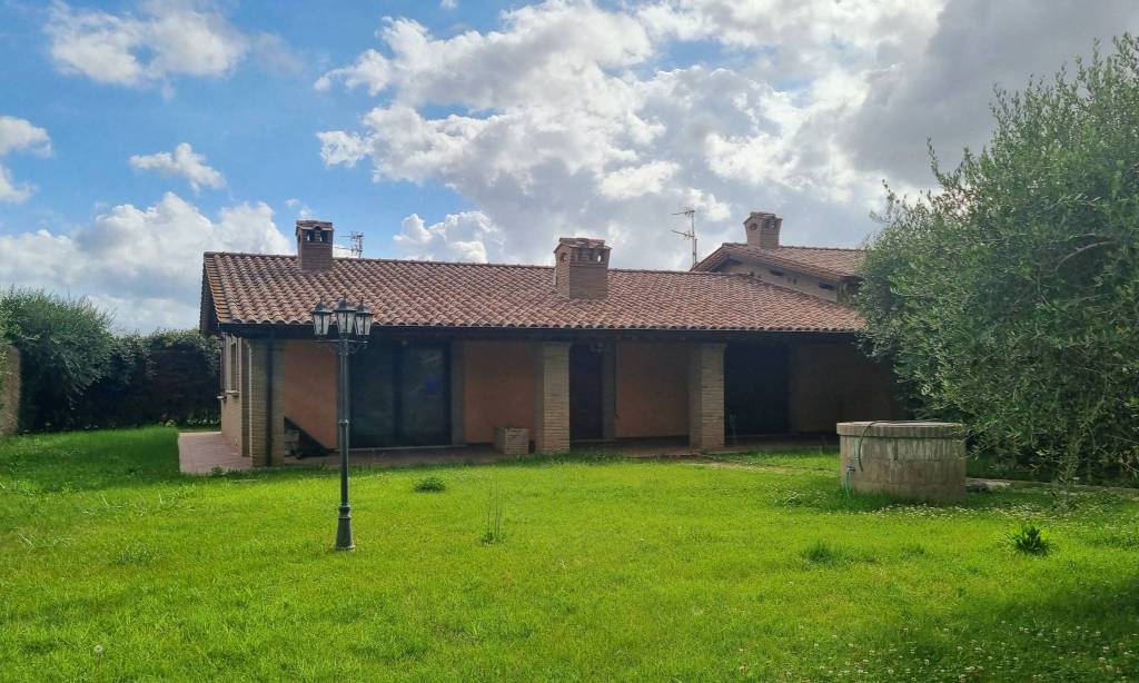 casa indipendente in vendita ad Assisi in zona Santa Maria degli Angeli