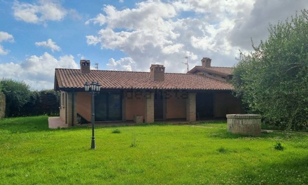 casa indipendente in vendita ad Assisi