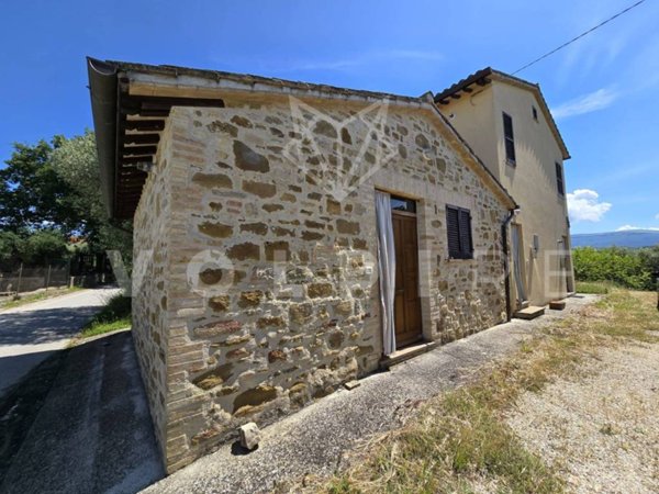 casa indipendente in vendita ad Assisi in zona Palazzo