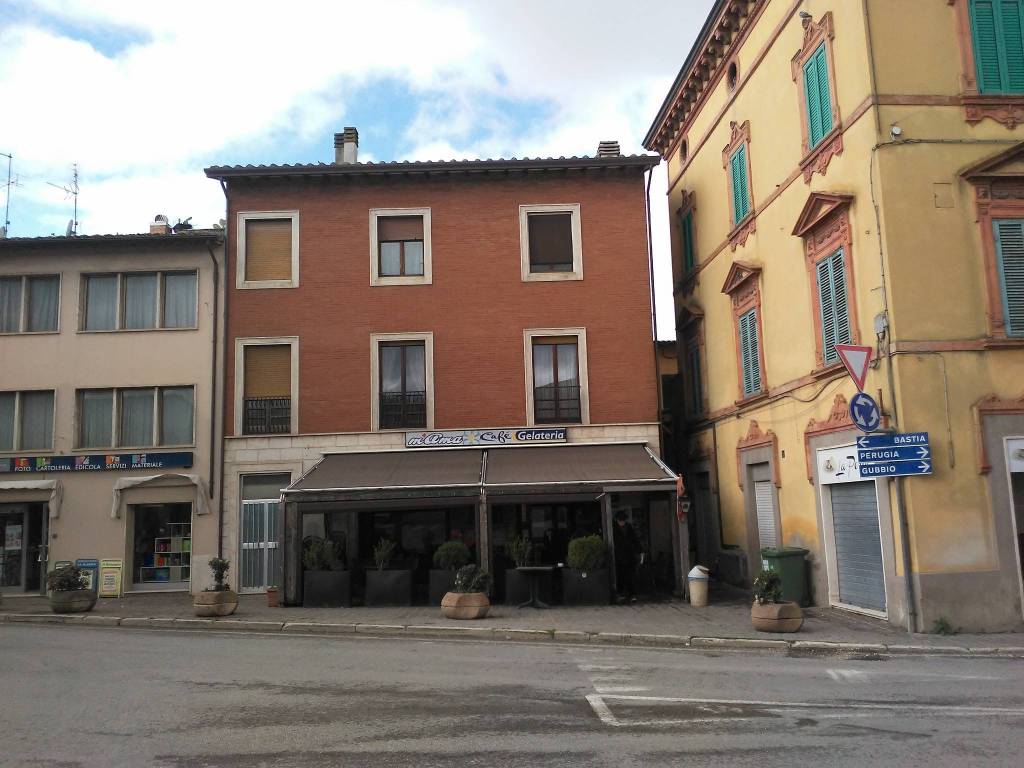 negozio in vendita ad Assisi in zona Palazzo