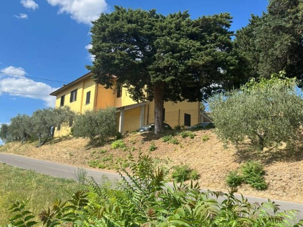 casa indipendente in vendita ad Assisi in zona Petrignano