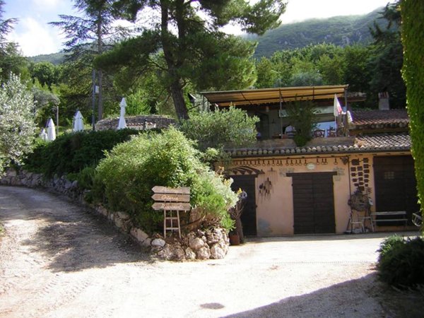 casa indipendente in vendita ad Assisi in zona Viole
