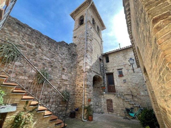 quadrivano in vendita ad Assisi in zona Castelnuovo