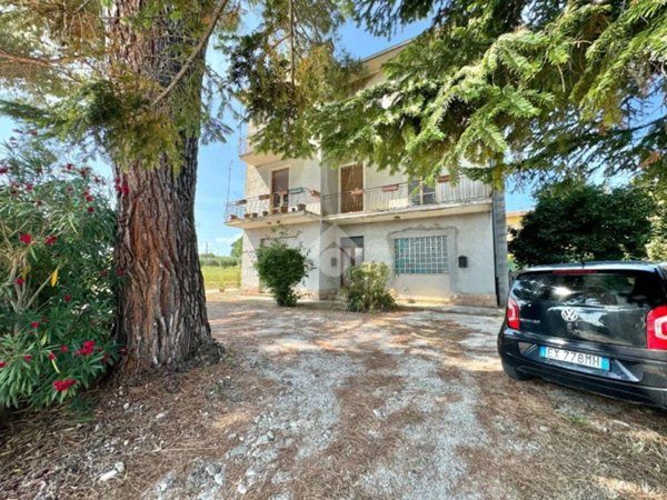 casa indipendente in vendita ad Assisi in zona Palazzo