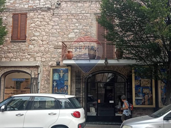 locale commerciale in vendita ad Assisi in zona Santa Maria degli Angeli
