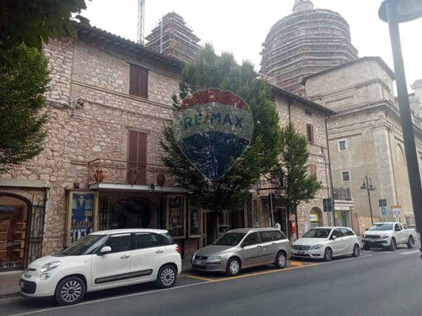 locale commerciale in vendita ad Assisi in zona Santa Maria degli Angeli