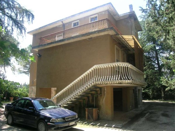 casa indipendente in vendita ad Assisi in zona Petrignano