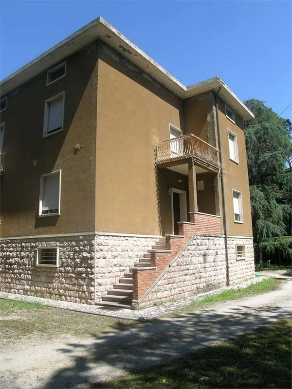 casa indipendente in vendita ad Assisi in zona Petrignano