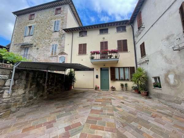 casa indipendente in vendita ad Assisi in zona Petrignano