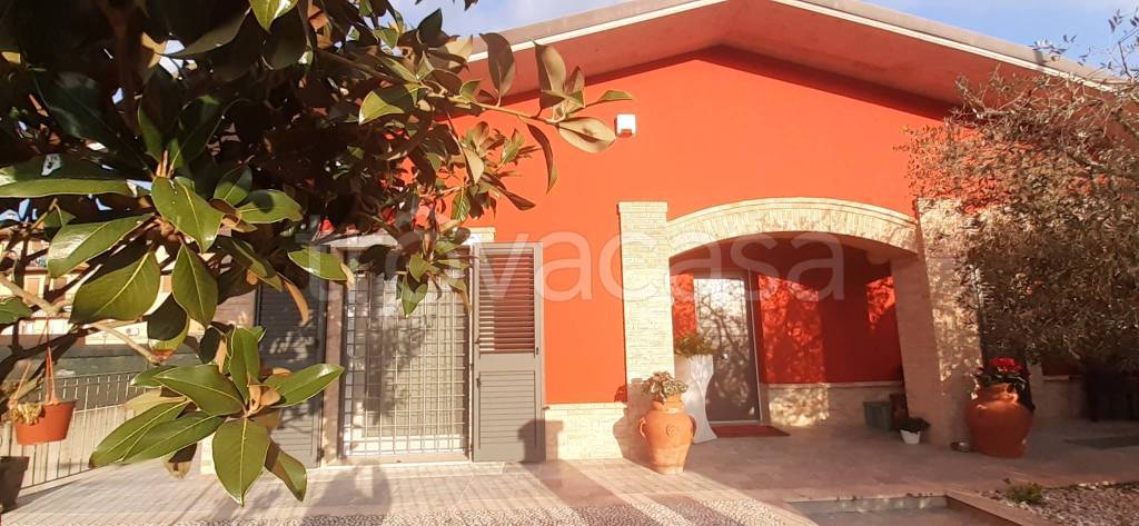 casa indipendente in vendita ad Assisi in zona Petrignano