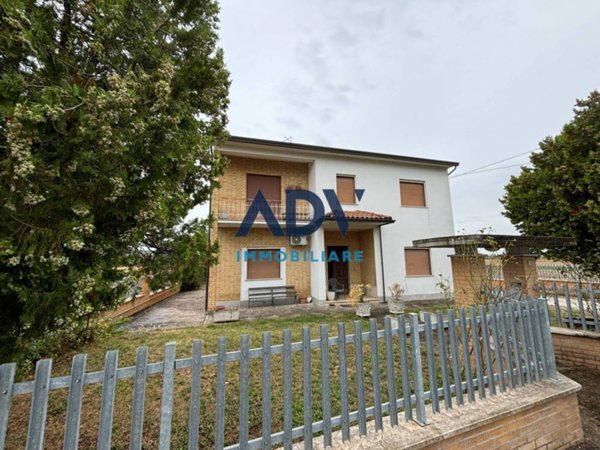 casa indipendente in vendita ad Assisi in zona Castelnuovo