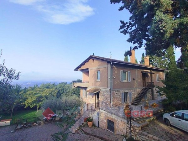 casa indipendente in vendita ad Assisi in zona Viole