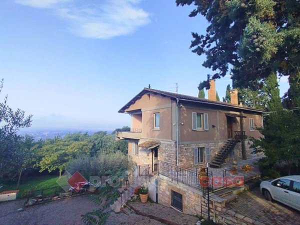 casa indipendente in vendita ad Assisi in zona Viole