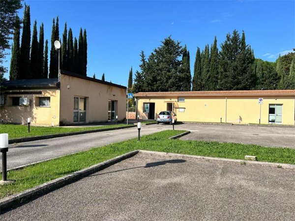 locale di sgombero in vendita ad Assisi in zona Petrignano