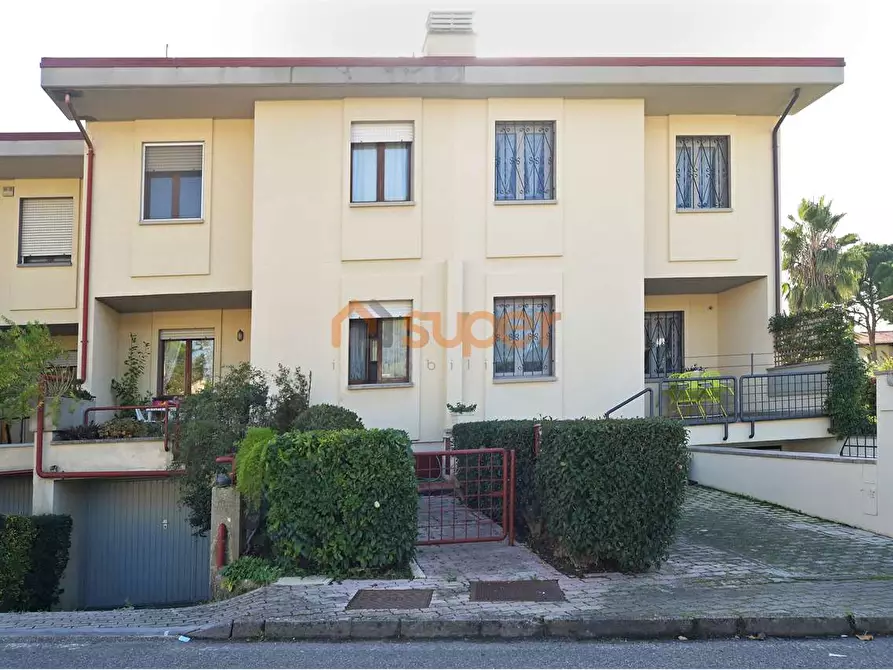casa indipendente in vendita ad Assisi in zona Santa Maria degli Angeli