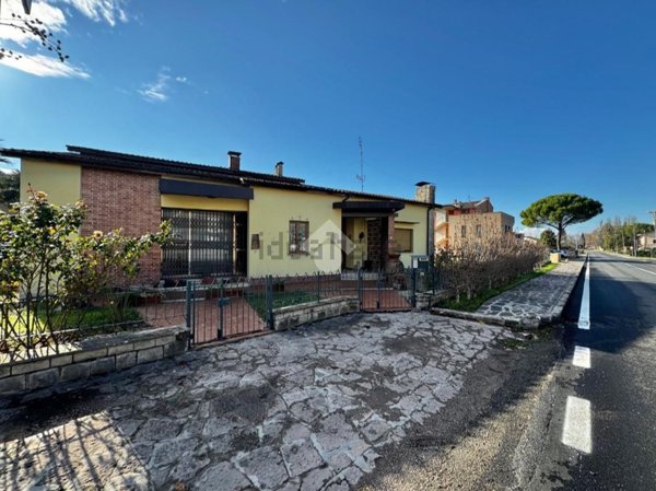 casa indipendente in vendita ad Assisi