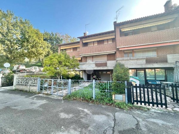 casa indipendente in vendita ad Assisi in zona Viole