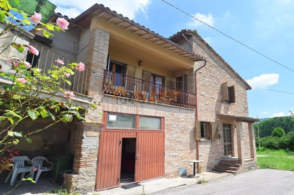 casa indipendente in vendita ad Assisi in zona Torchiagina