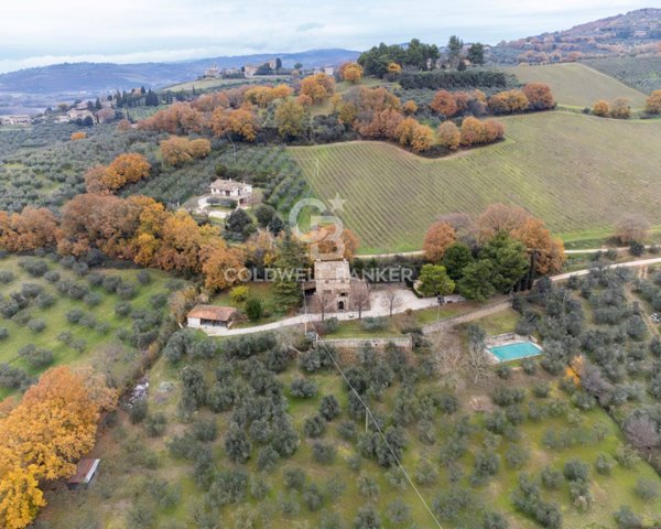 casa indipendente in vendita ad Assisi in zona Petrignano