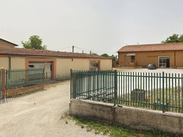 locale commerciale in vendita ad Assisi in zona Tordandrea