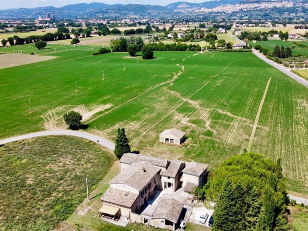 casa indipendente in vendita ad Assisi in zona Tordandrea