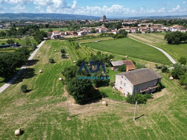 casa indipendente in vendita ad Assisi