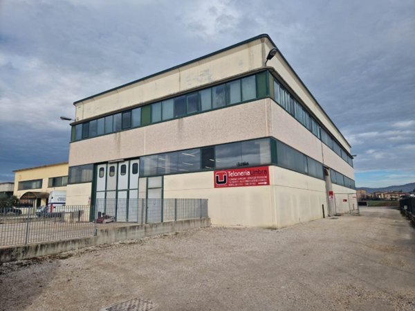 locale di sgombero in vendita ad Assisi in zona Petrignano