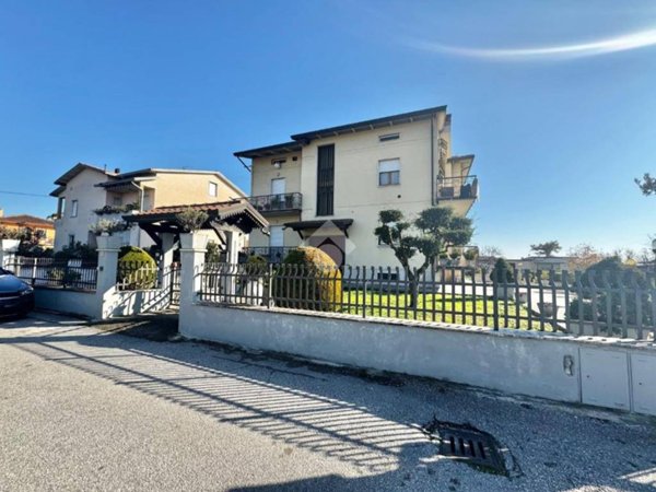 appartamento in vendita ad Assisi in zona Tordandrea