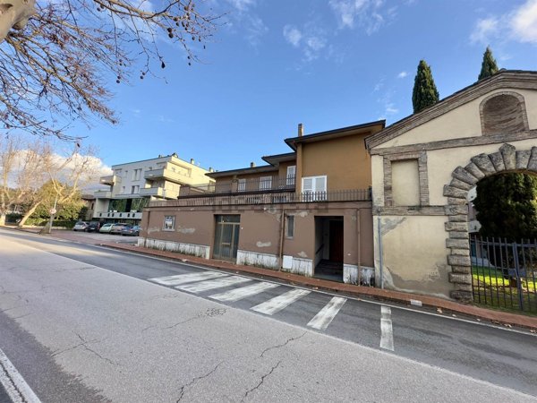 casa indipendente in vendita ad Assisi in zona Santa Maria degli Angeli