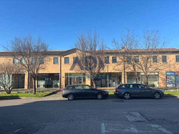 locale commerciale in vendita ad Assisi in zona Santa Maria degli Angeli