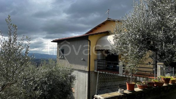 casa indipendente in vendita ad Assisi in zona Petrignano