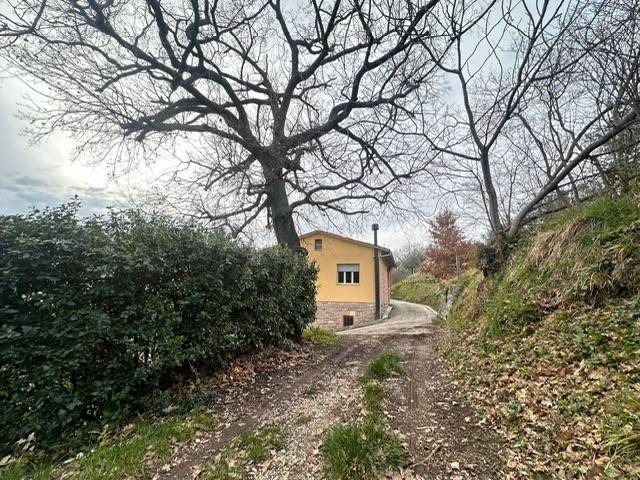 casa indipendente in vendita ad Assisi in zona Viole