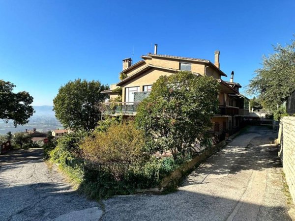 casa indipendente in vendita ad Assisi in zona Porziano