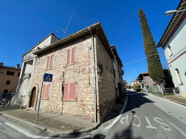 casa semindipendente in vendita ad Assisi in zona Santa Maria degli Angeli