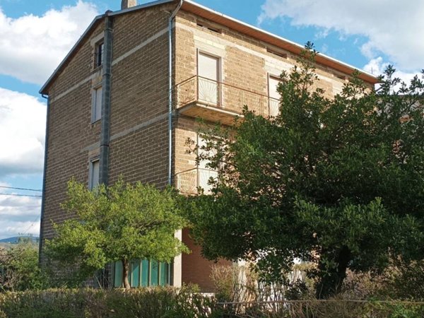casa indipendente in vendita ad Assisi in zona Petrignano