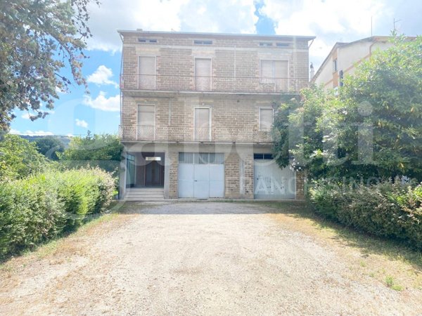 casa indipendente in vendita ad Assisi in zona Torchiagina