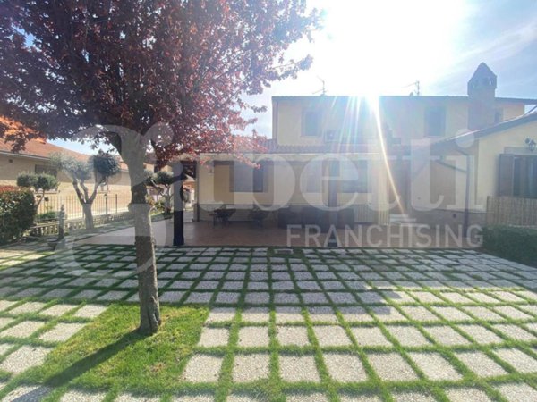 casa indipendente in vendita ad Assisi in zona Castelnuovo