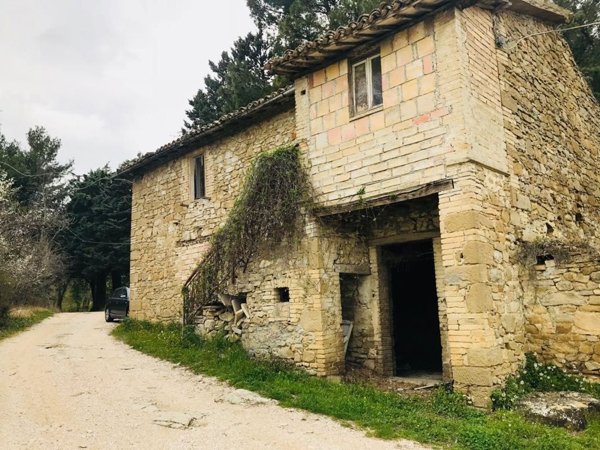 quadrivano in vendita ad Assisi