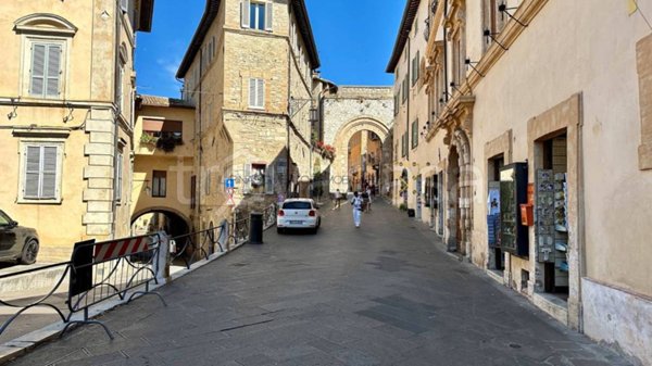 quadrivano in vendita ad Assisi