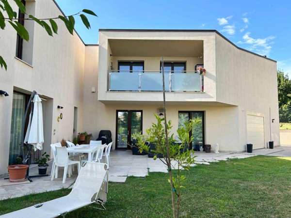 casa indipendente in vendita ad Assisi in zona Palazzo