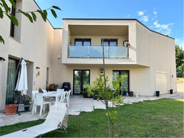 casa indipendente in vendita ad Assisi in zona Palazzo